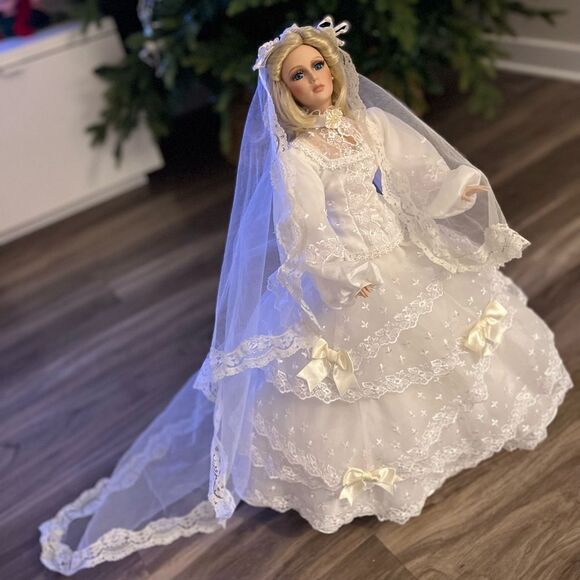 RARE! THE CARMELA COLLECTION VINTAGE PORCELAIN BRIDAL DOLL LIMITED EDITION - Picture 7 of 17